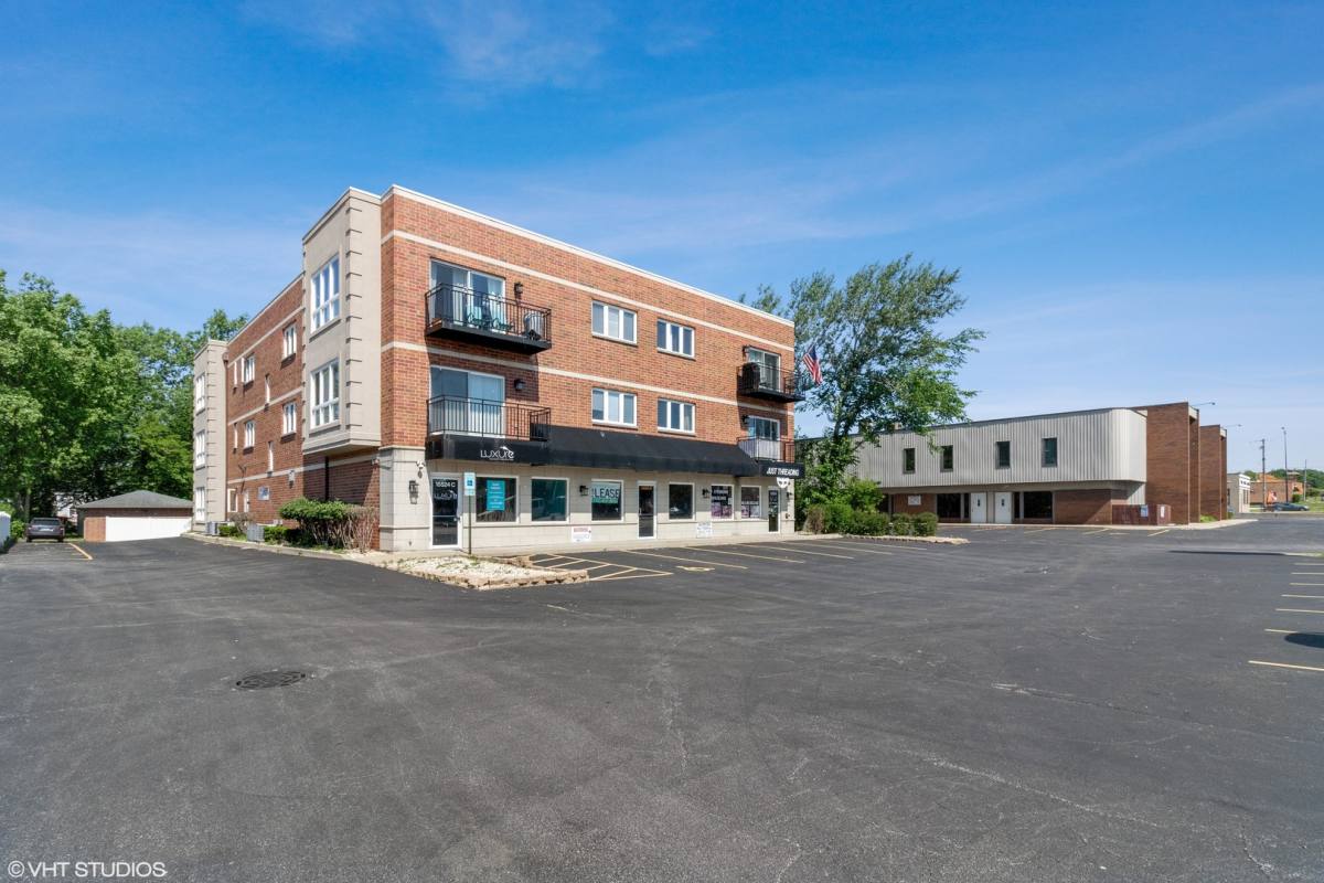 Apartment for rent at 15524 S Cicero Ave, Oak Forest, IL 60452