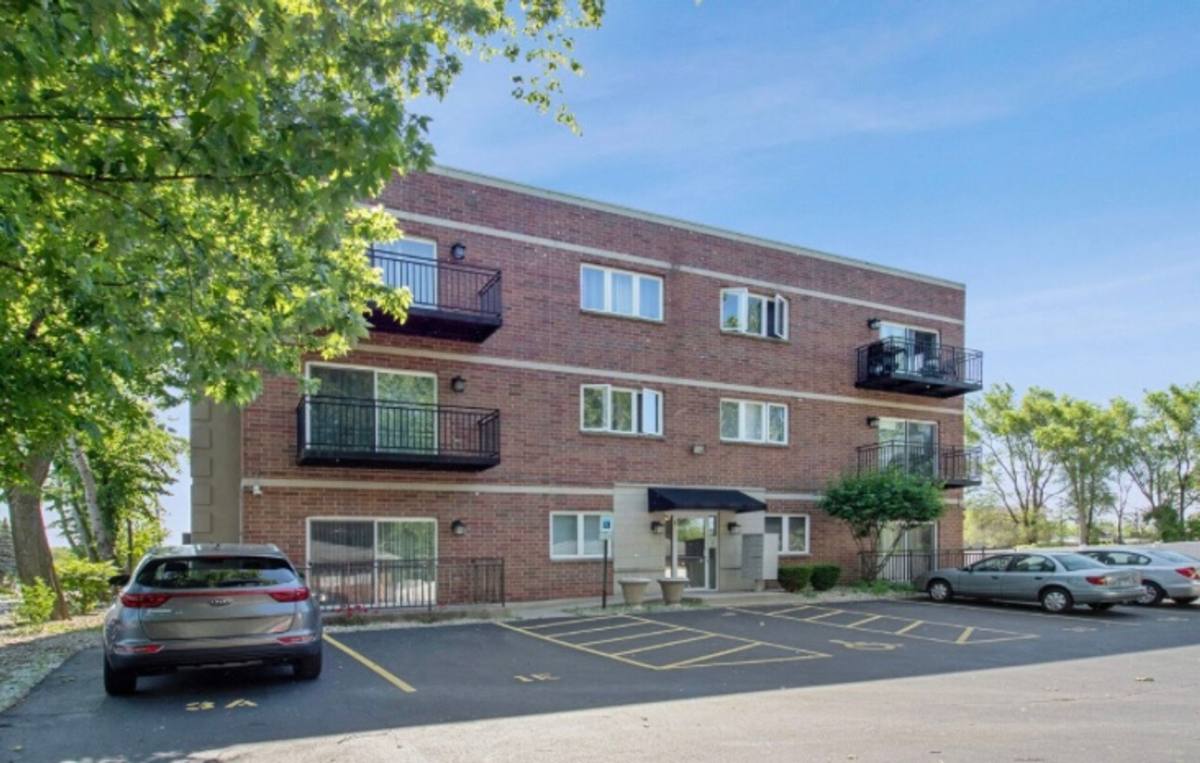 Apartment for rent at 15524 S Cicero Ave, Oak Forest, IL 60452