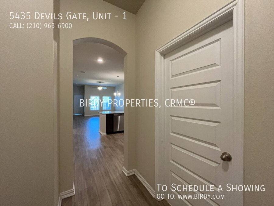 Apartment for rent at 5435 Devils Gate #1, Converse, TX 78109