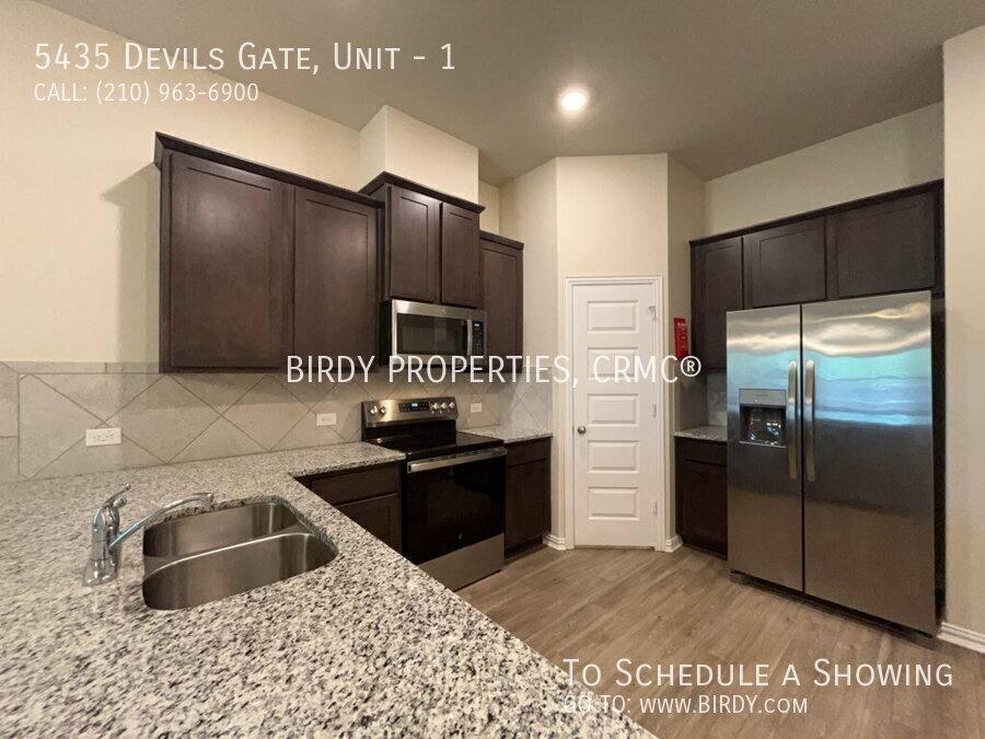 Apartment for rent at 5435 Devils Gate #1, Converse, TX 78109