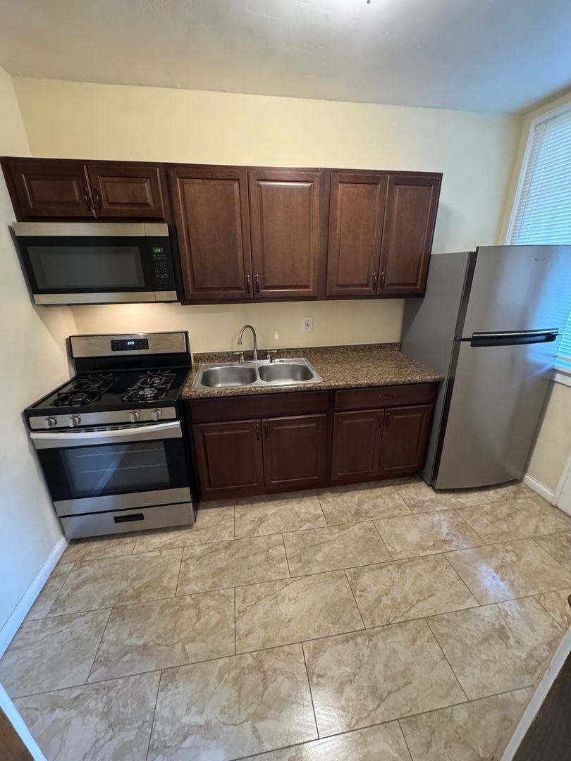 Apartment for rent at 1319-21 12th St, Rockford, IL 61104