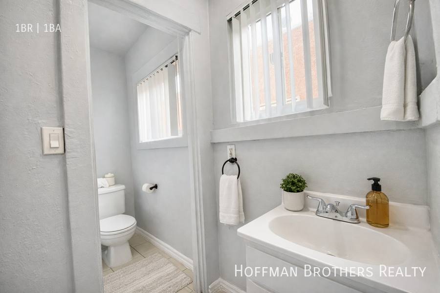 Apartment for rent at 1128 Raymond Ave #1, Long Beach, CA 90804