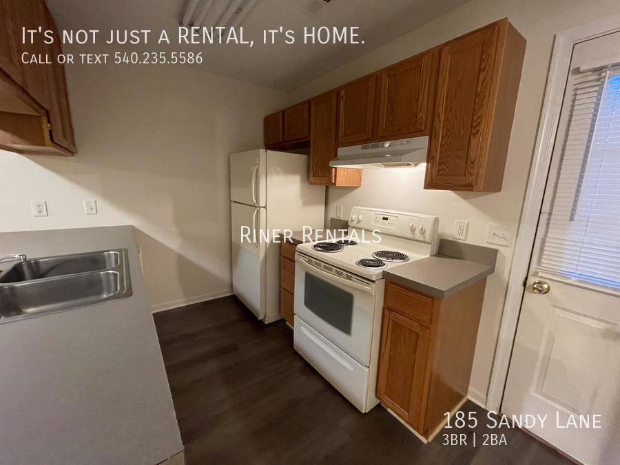 Townhouse for rent at 185 Sandy Lane, Broadway, VA 22815