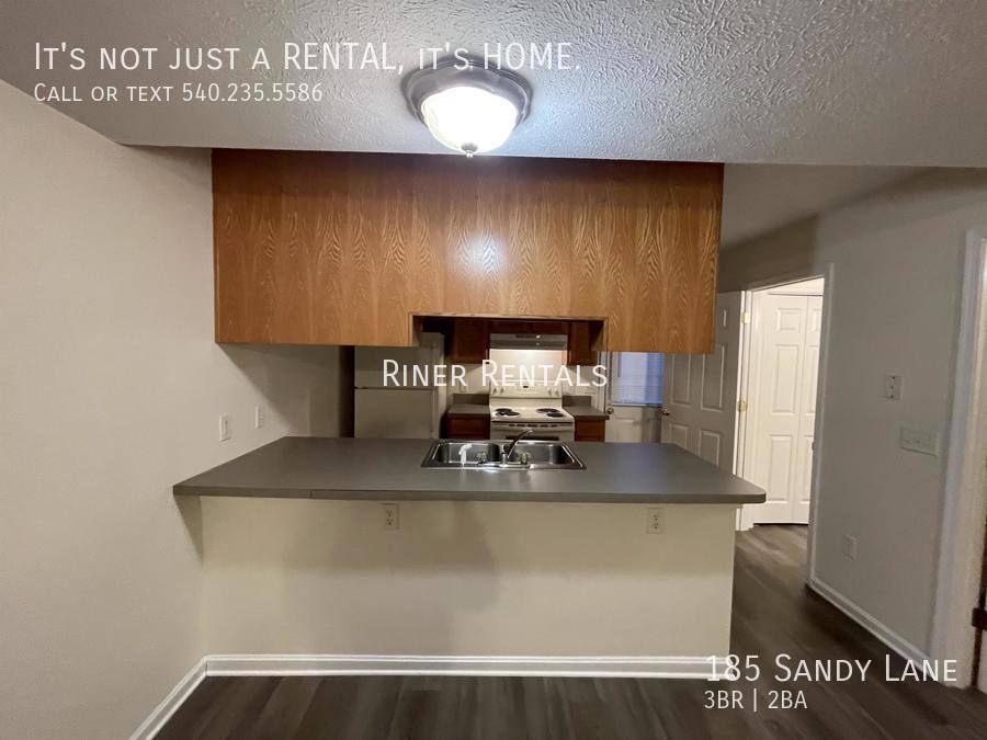 Townhouse for rent at 185 Sandy Lane, Broadway, VA 22815