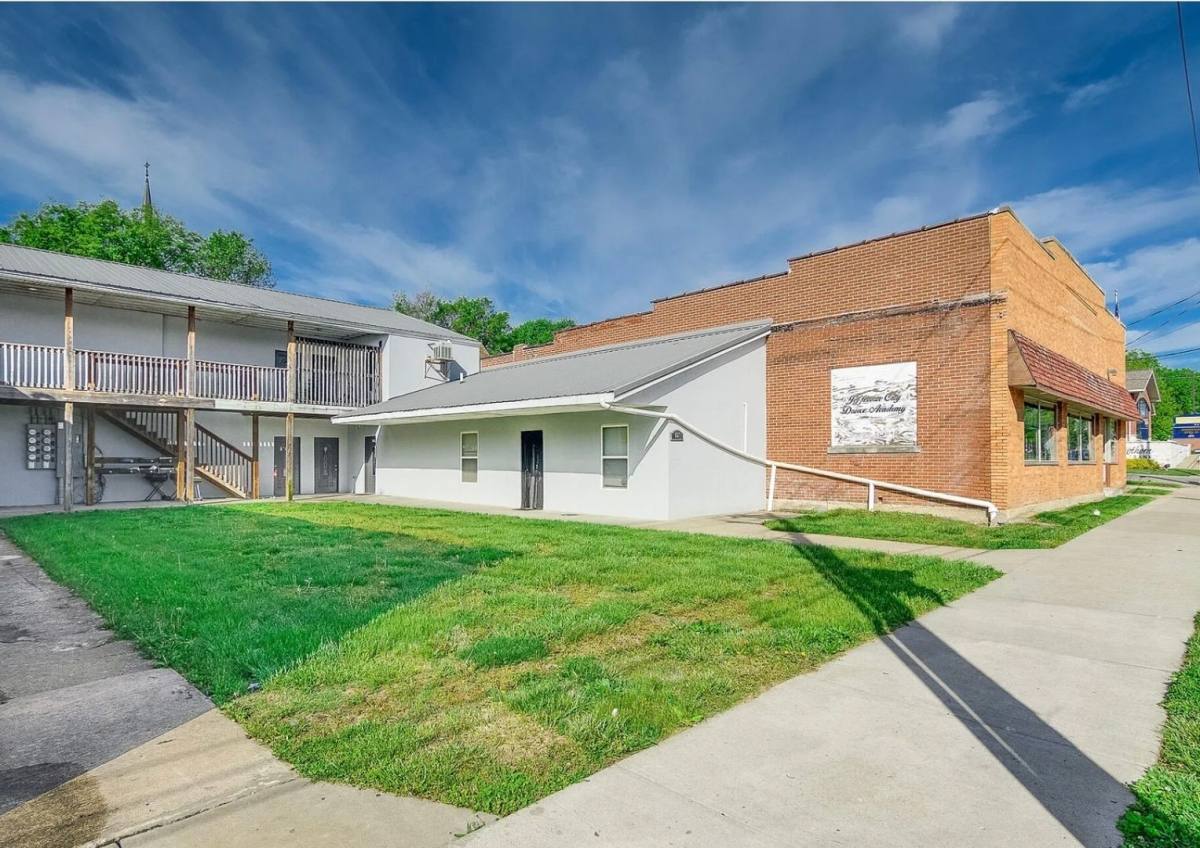 Apartment for rent at 125 W Dunklin #G, Jefferson City, MO 65101