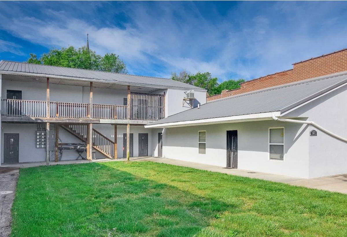 Apartment for rent at 125 W Dunklin #G, Jefferson City, MO 65101