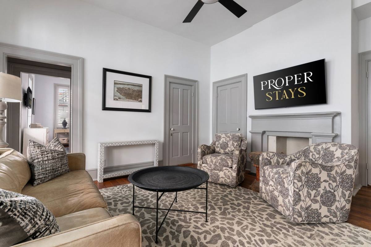 House for rent at 135 Broad St #B, Charleston, SC 29401