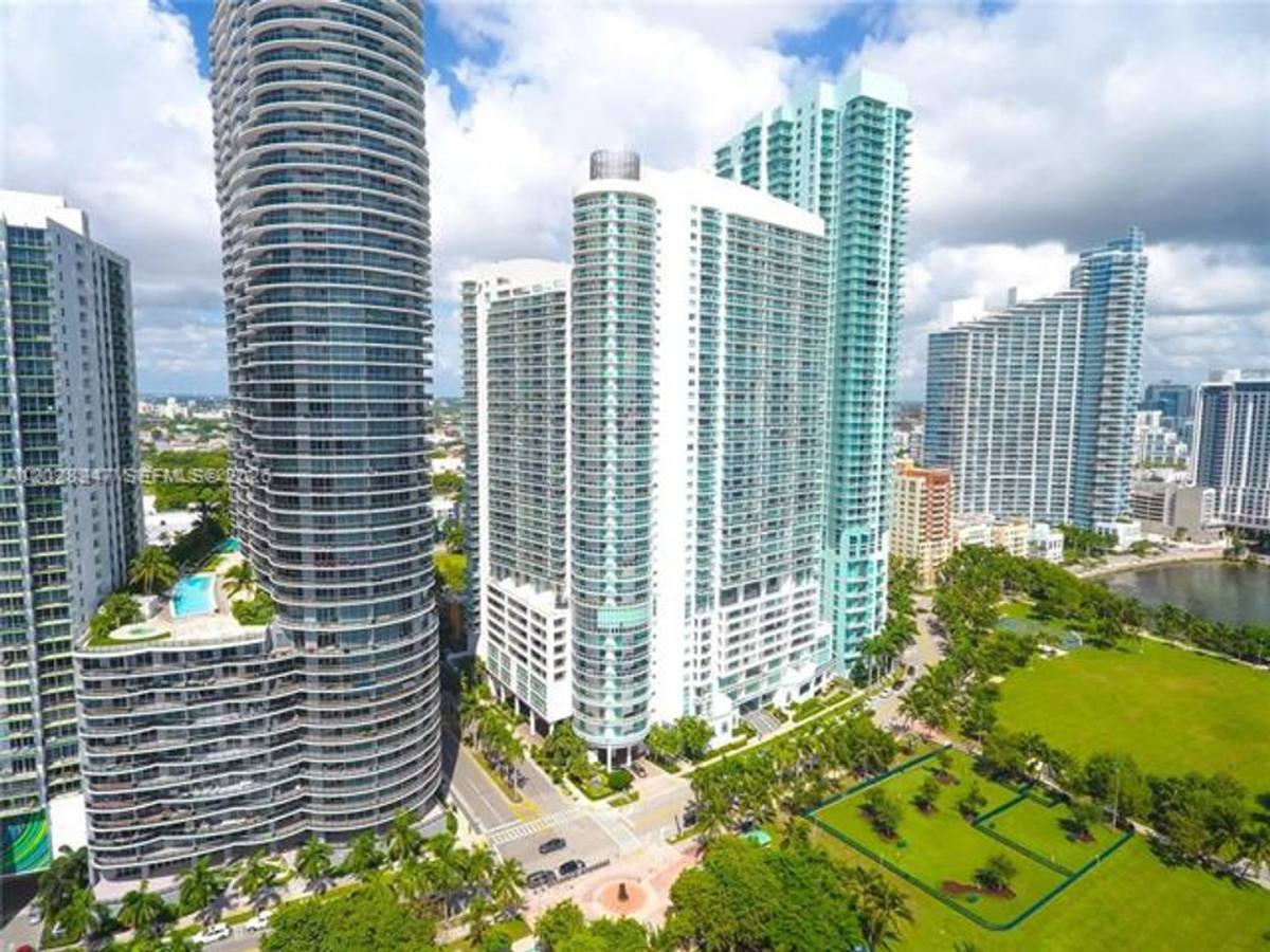 Apartment for rent at 1800 N Bayshore Dr, Miami, FL 33132