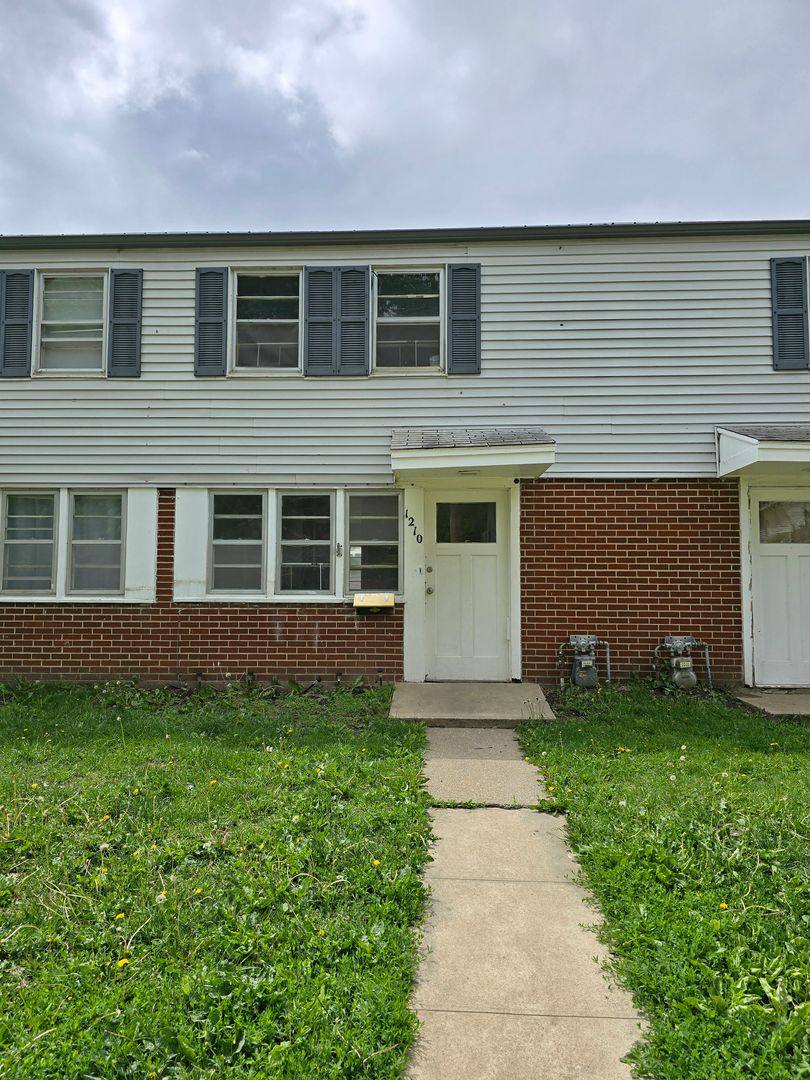 Townhouse for rent at 1210 26th St, Sioux City, IA 51104