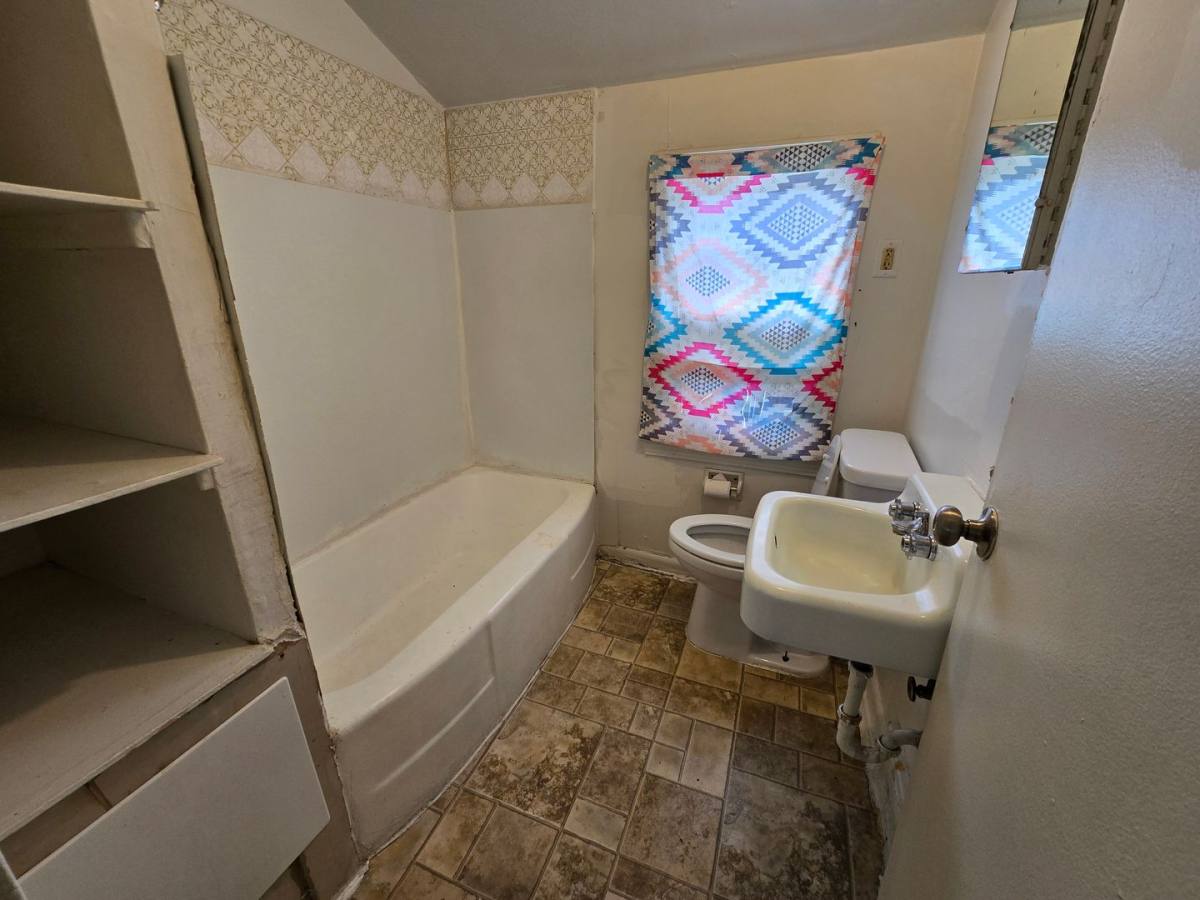 Townhouse for rent at 1210 26th St, Sioux City, IA 51104