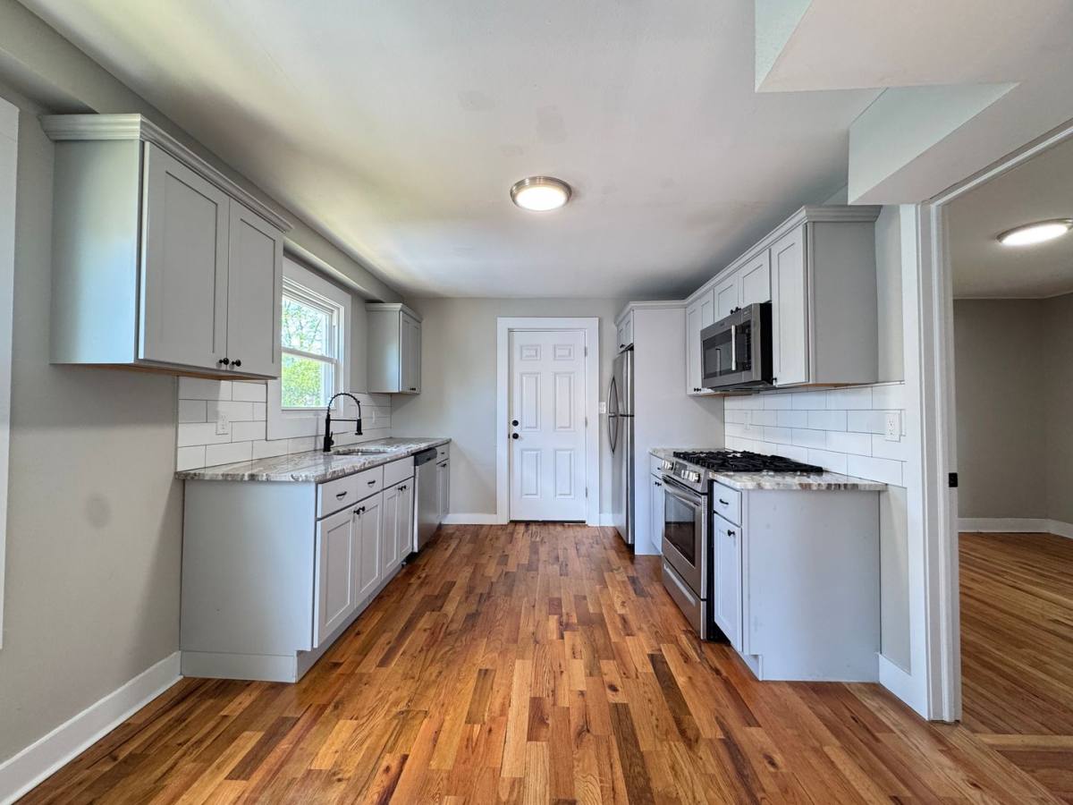 Apartment for rent at 35 Dana St, West Haven, CT 06516