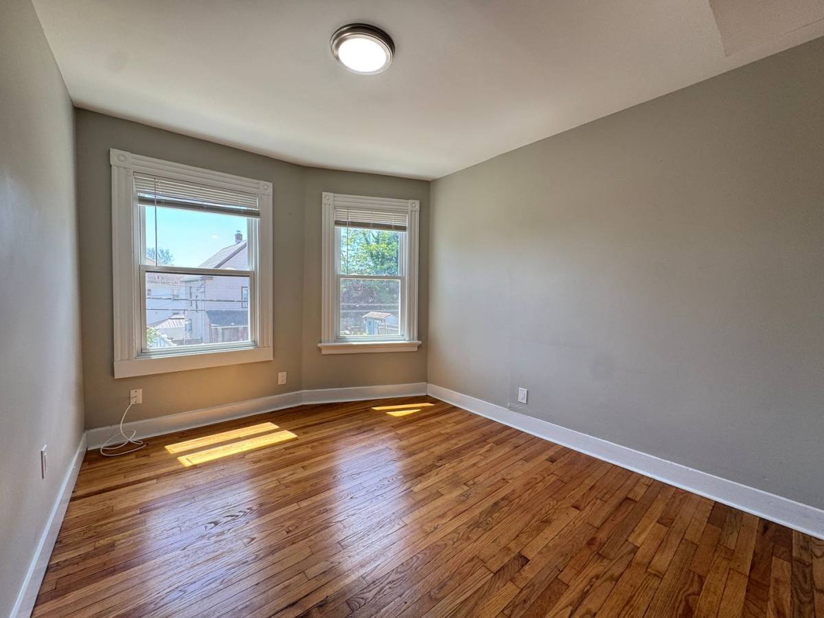Apartment for rent at 35 Dana St, West Haven, CT 06516