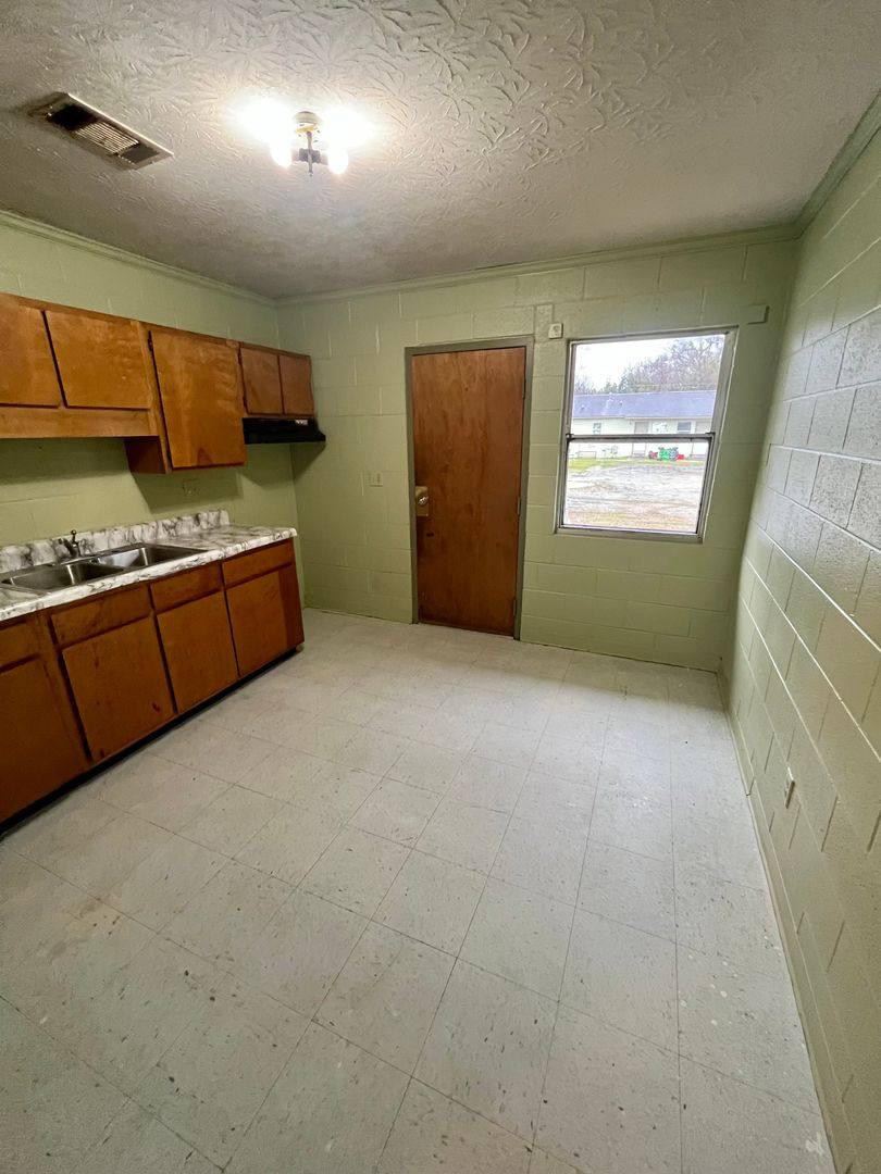 Apartment for rent at 370 E Gordon Ave, Lyons, GA 30436