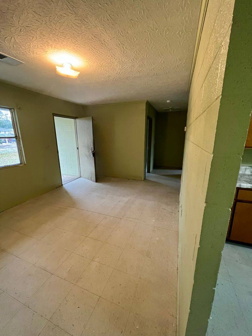 Apartment for rent at 370 E Gordon Ave, Lyons, GA 30436