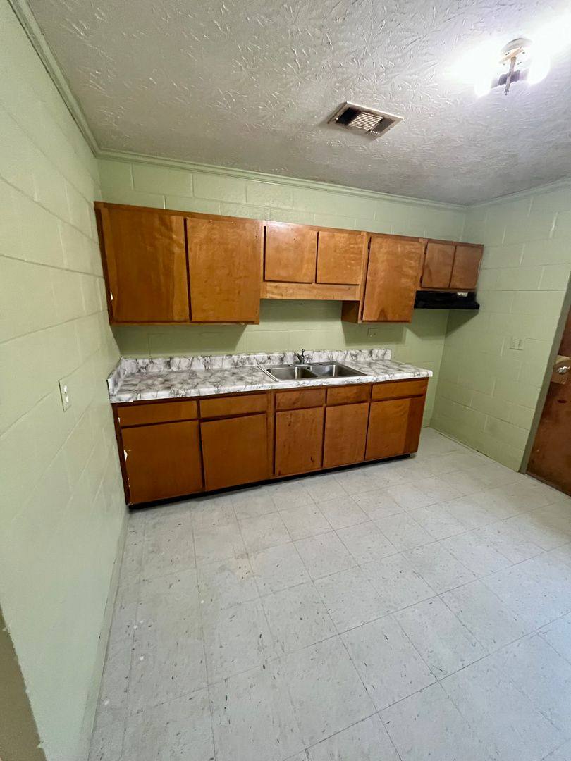 Apartment for rent at 370 E Gordon Ave, Lyons, GA 30436