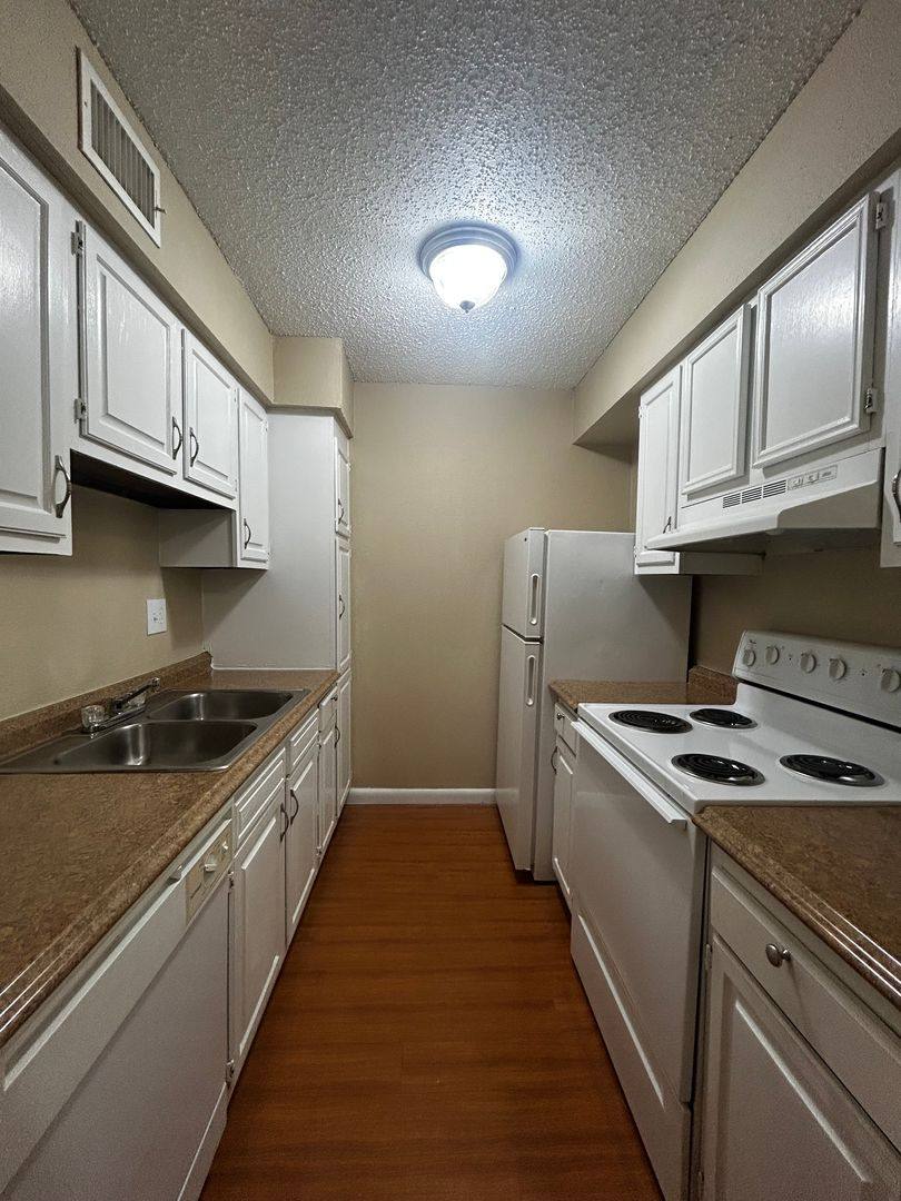 Apartment for rent at 4025 Crow Rd, Beaumont, TX 77706