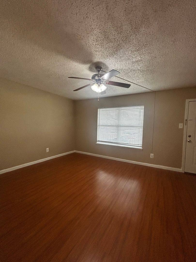 Apartment for rent at 4025 Crow Rd, Beaumont, TX 77706