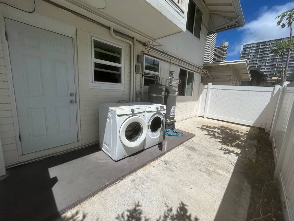 Apartment for rent at 2620 Date St, Honolulu, HI 96826