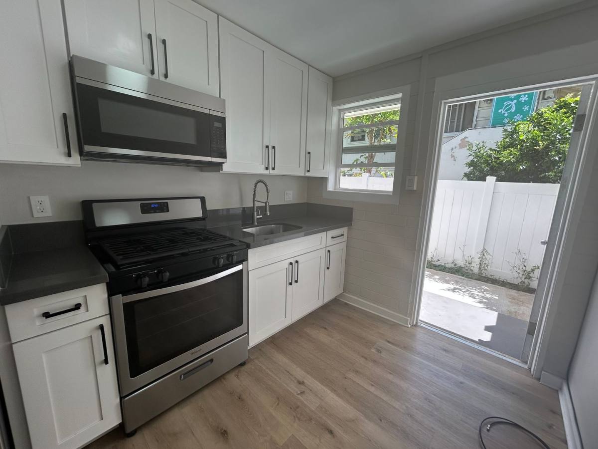 Apartment for rent at 2620 Date St, Honolulu, HI 96826