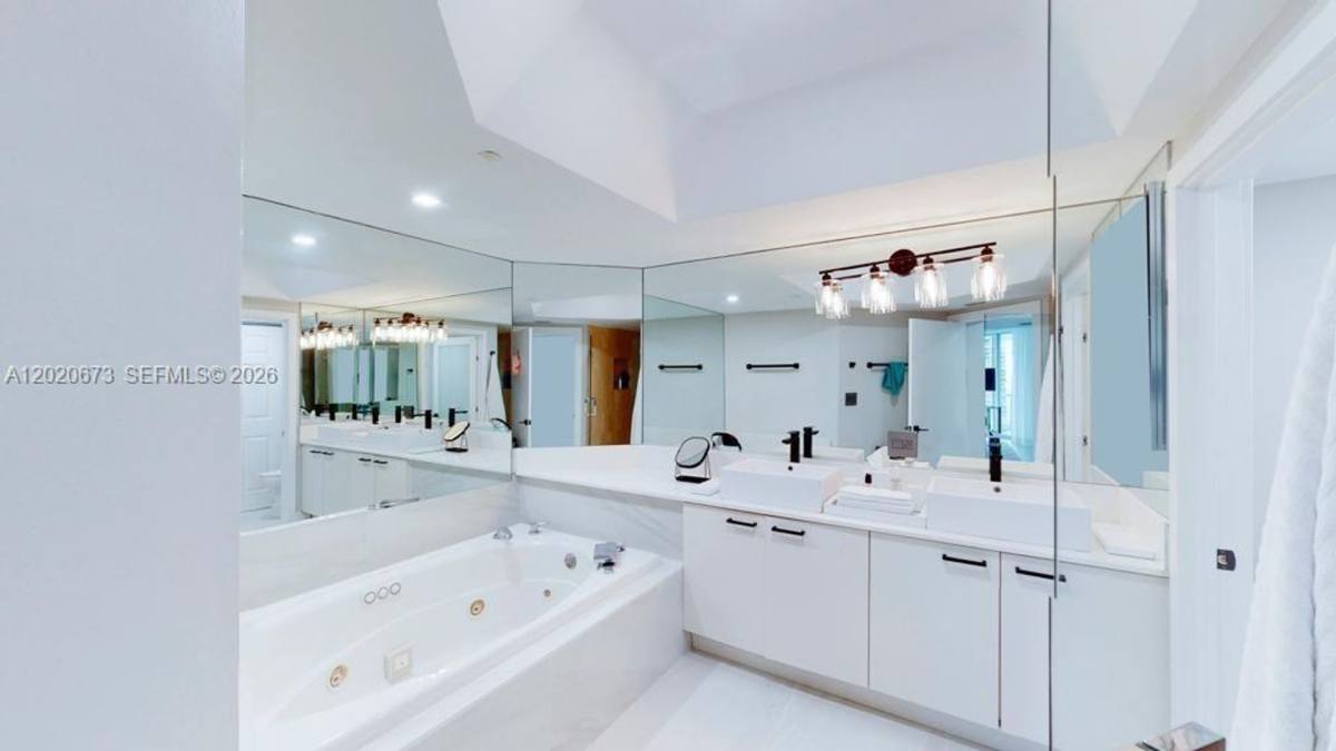 Apartment for rent at 7000 Island Blvd, North Miami Beach, FL 33160