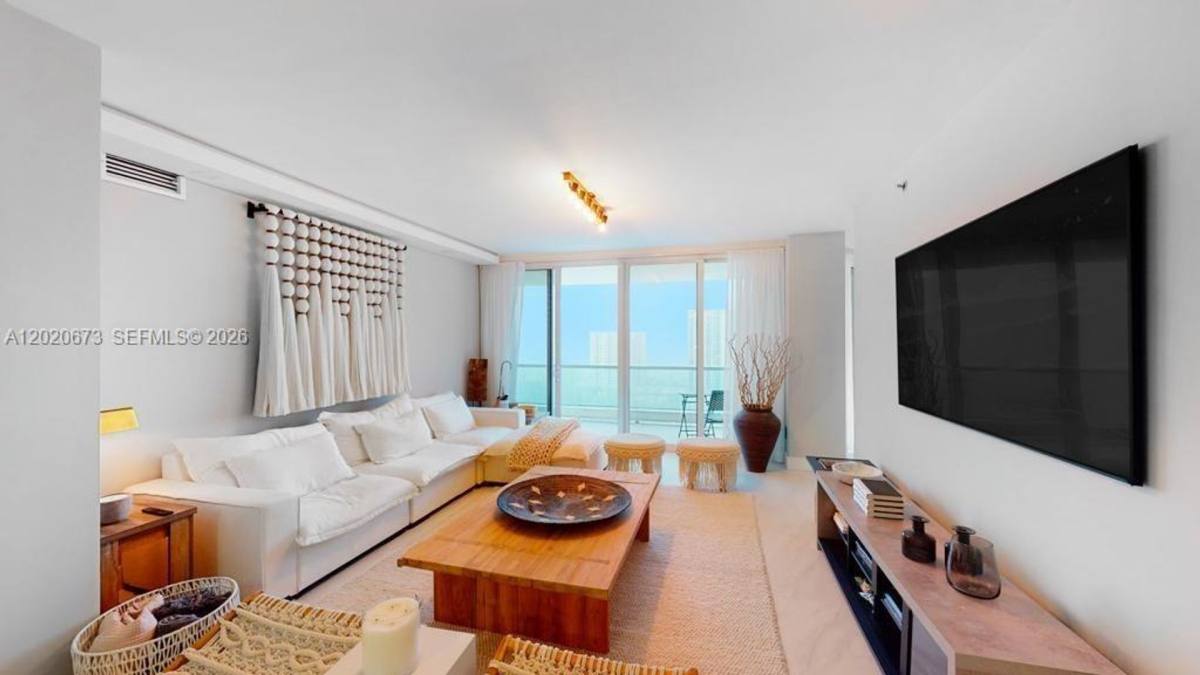 Apartment for rent at 7000 Island Blvd, North Miami Beach, FL 33160