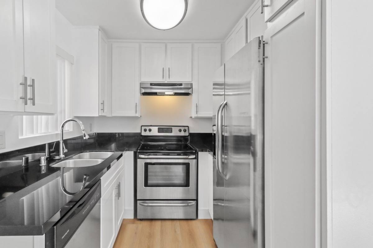 Apartment for rent at 11677-11683 Goshen Ave, Los Angeles, CA 90049