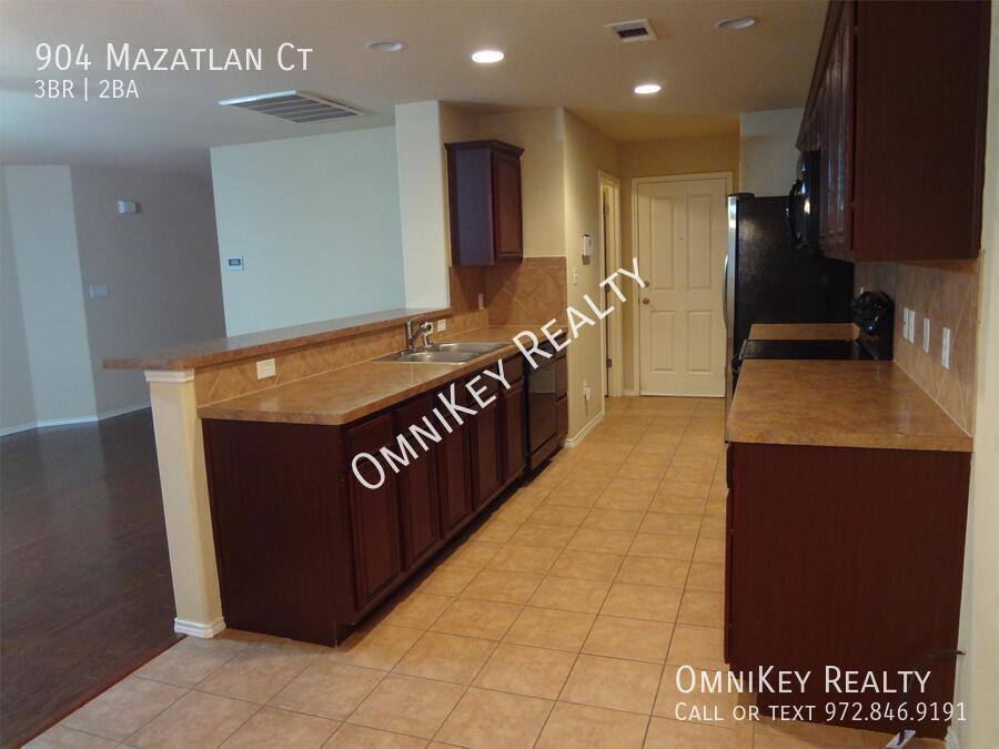House for rent at 904 Mazatlan Court, Arlington, TX 76002