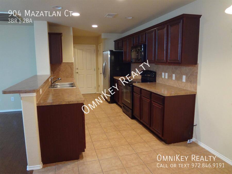 House for rent at 904 Mazatlan Court, Arlington, TX 76002