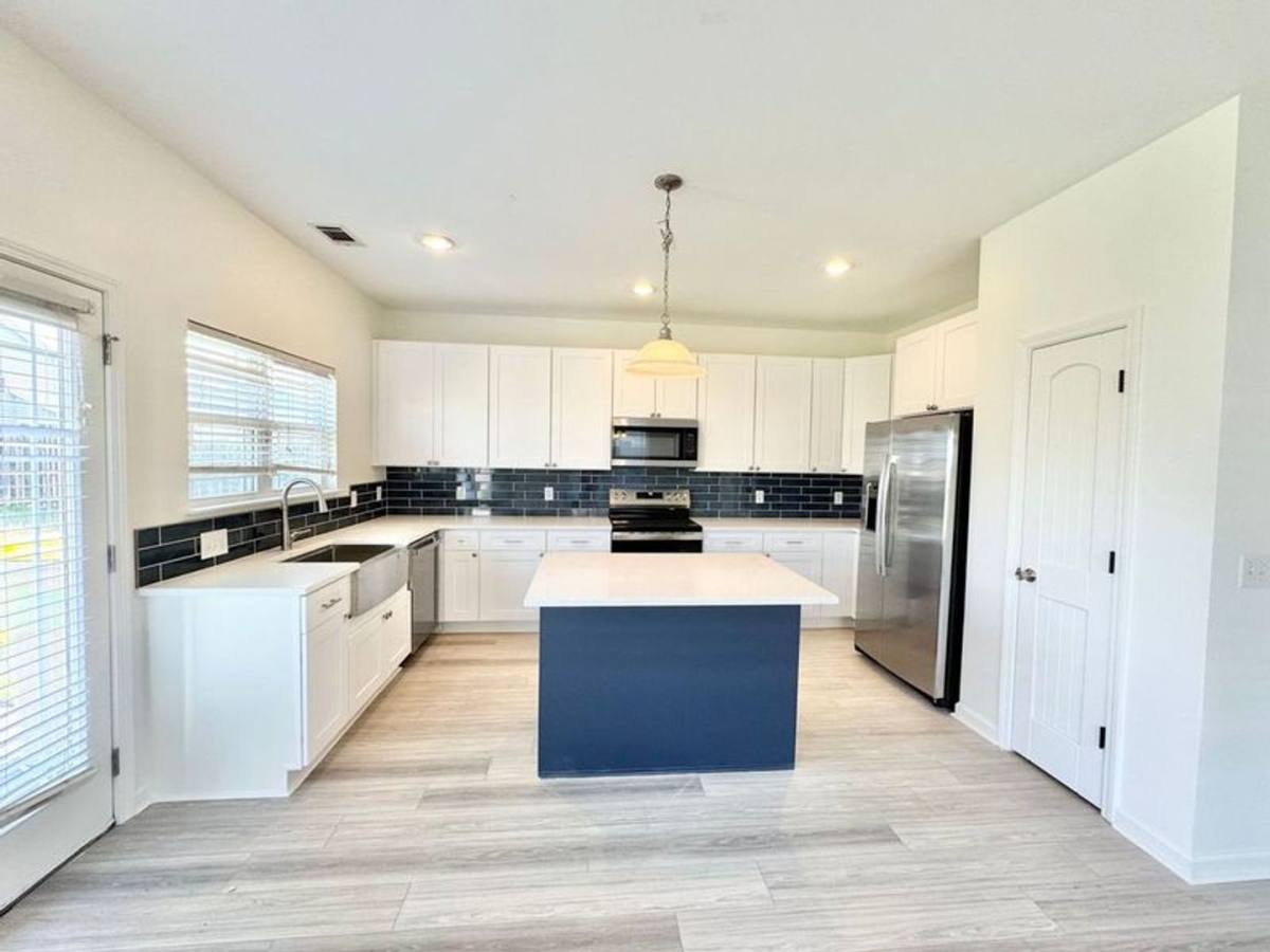 House for rent at 186 Savannah Lane, Richmond Hill, GA 31324