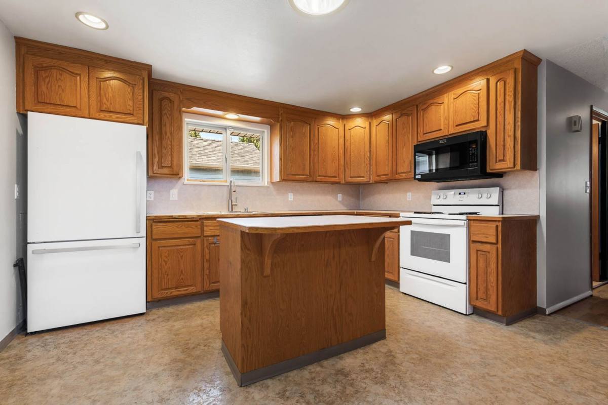 House for rent at 517 Pecks Dr, Everett, WA 98203