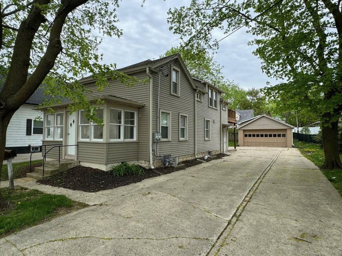 Apartment for rent at 490 & 492 McHenry St, Burlington, WI 53105