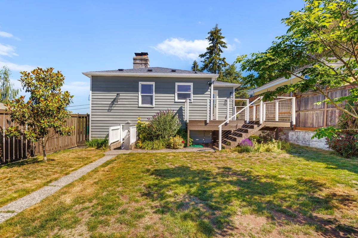 House for rent at 4143 SW Kenyon St, Seattle, WA 98136
