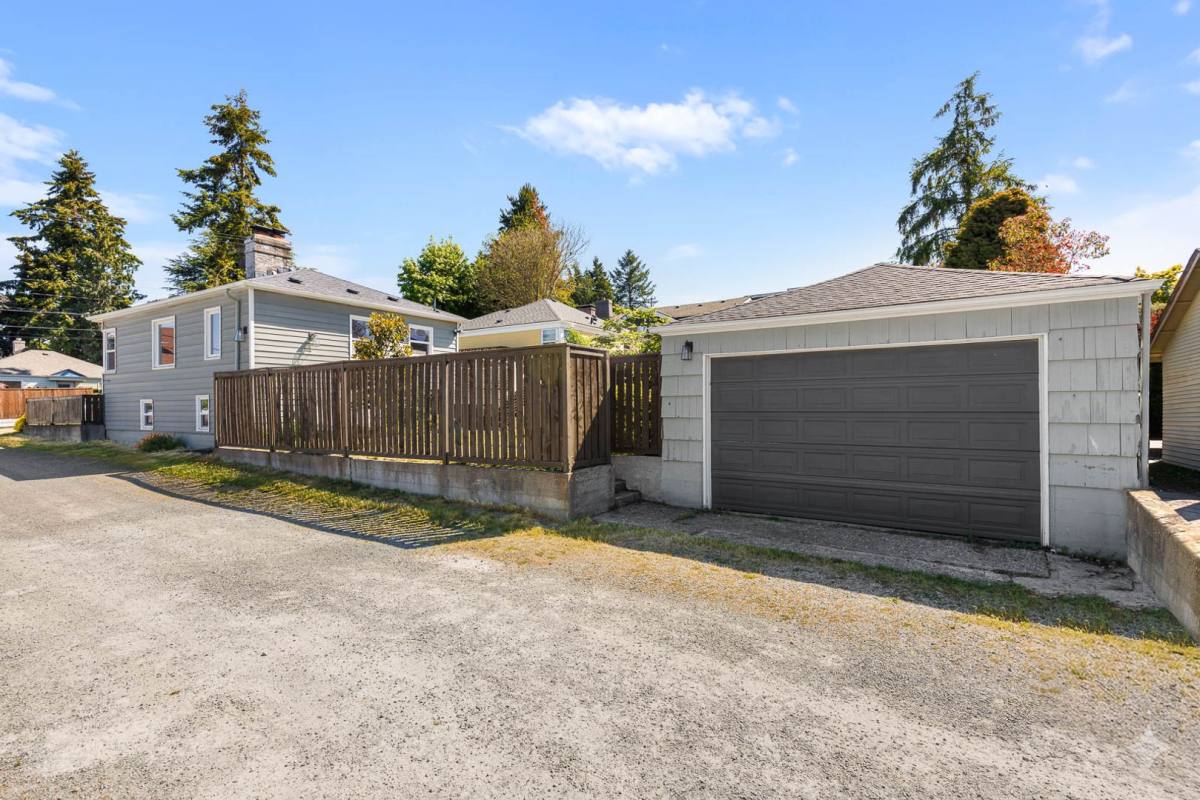 House for rent at 4143 SW Kenyon St, Seattle, WA 98136