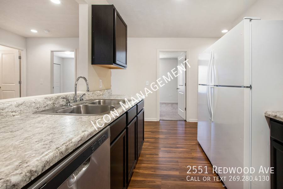 Apartment for rent at 2551 Redwood Ave, Kalamazoo, MI 49006