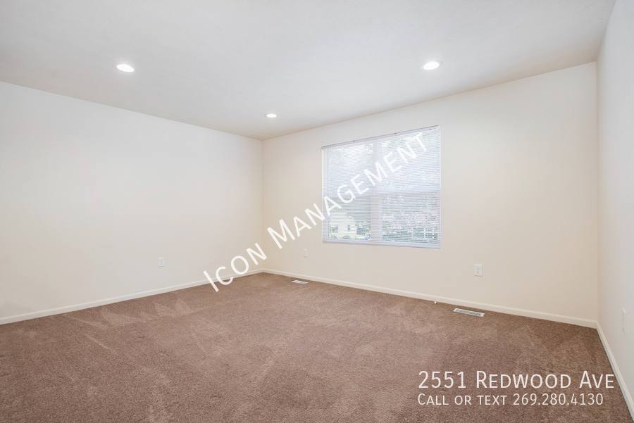 Apartment for rent at 2551 Redwood Ave, Kalamazoo, MI 49006