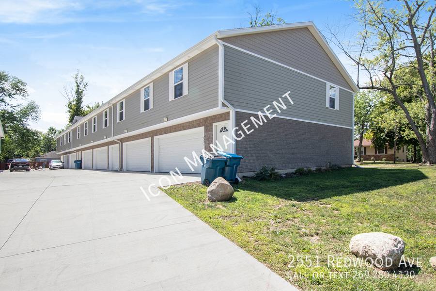 Apartment for rent at 2551 Redwood Ave, Kalamazoo, MI 49006