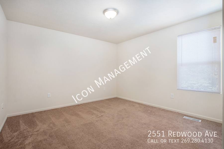 Apartment for rent at 2551 Redwood Ave, Kalamazoo, MI 49006