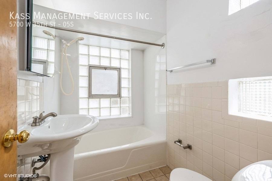 Apartment for rent at 5700 W 35th St #5S, Cicero, IL 60804
