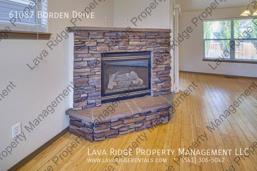 House for rent at 61087 Borden Dr, Bend, OR 97702