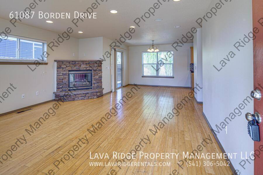 House for rent at 61087 Borden Dr, Bend, OR 97702