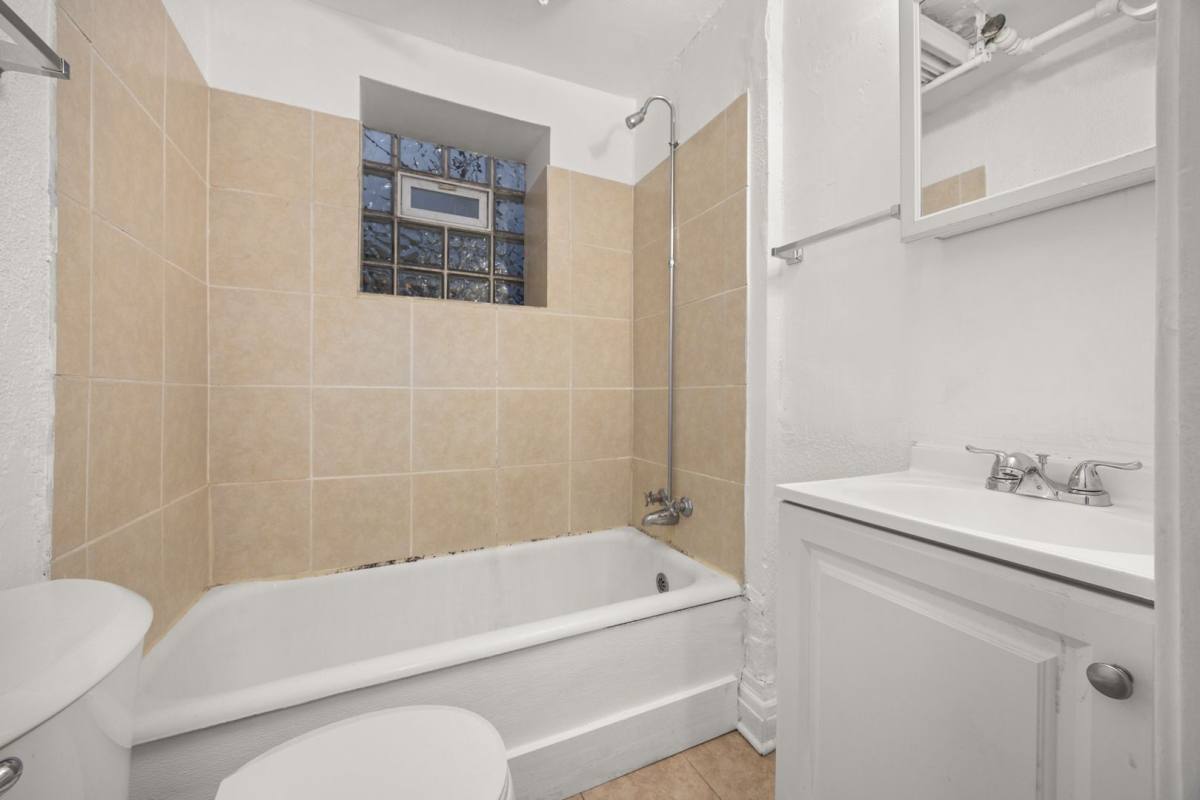 Apartment for rent at 1900 S 51st Ave 5111 W 19th St Bmt #BMT, Cicero, IL 60804