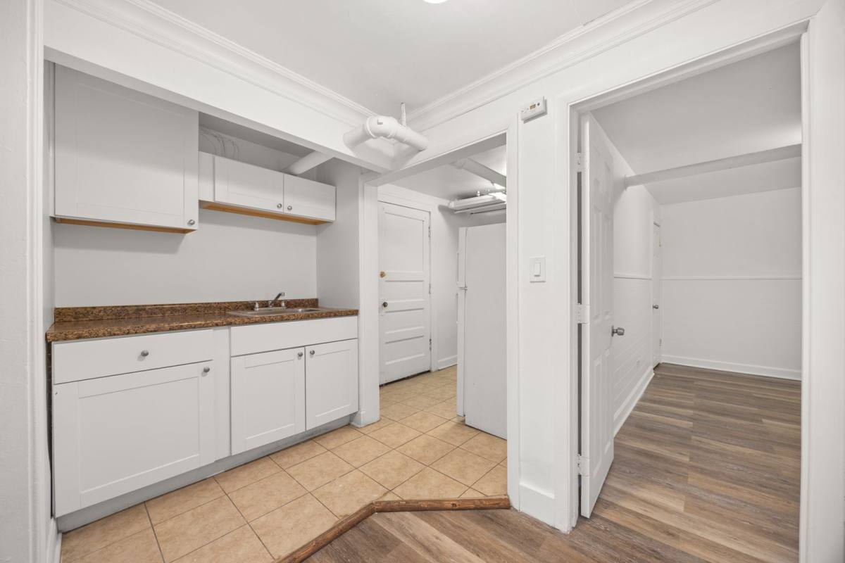 Apartment for rent at 1900 S 51st Ave 5111 W 19th St Bmt #BMT, Cicero, IL 60804