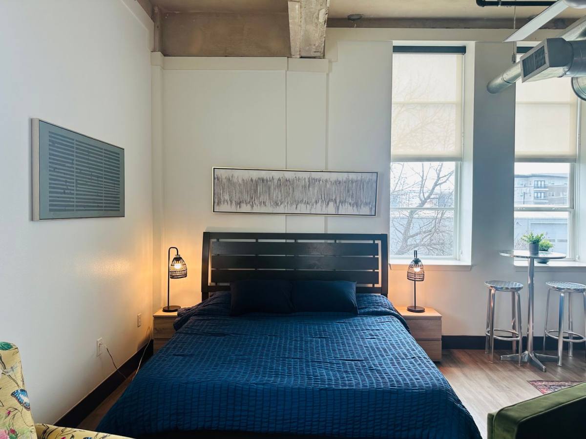 Apartment for rent at 1403 Corinth St, Dallas, TX 75215