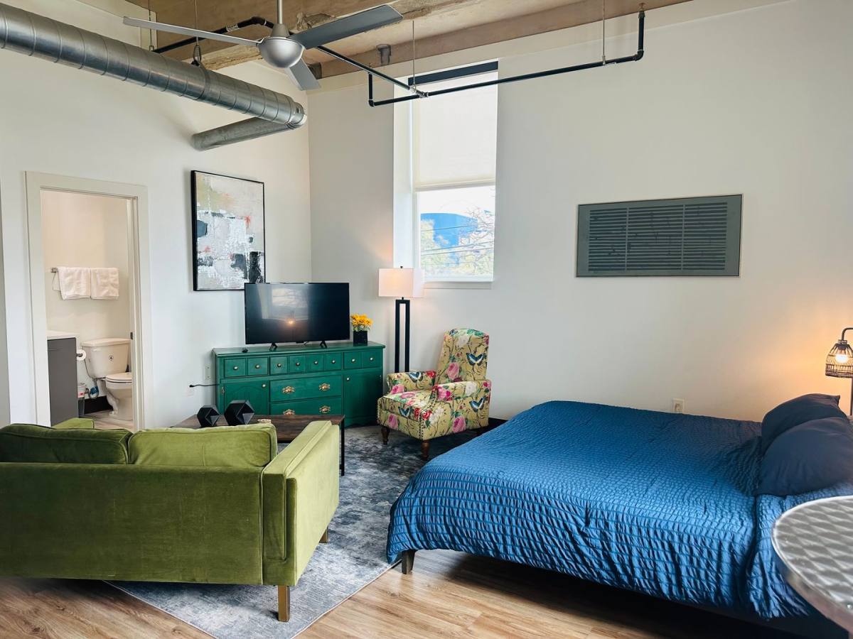 Apartment for rent at 1403 Corinth St, Dallas, TX 75215
