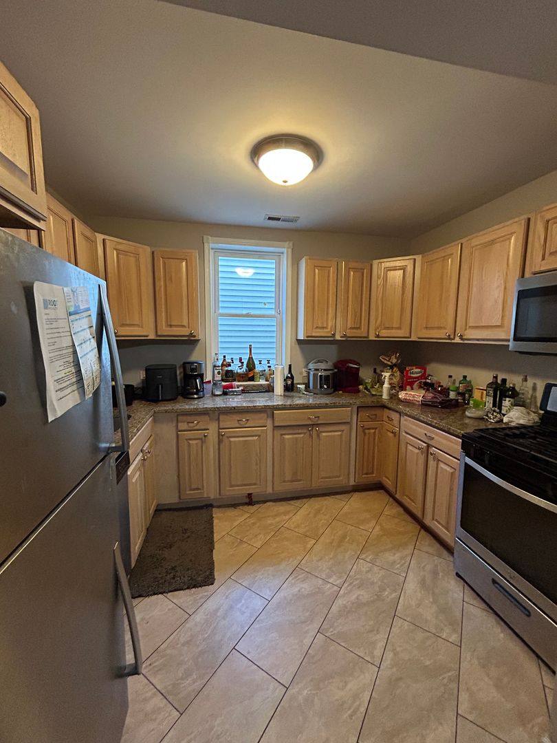 Apartment for rent at 1505 W Huron St #2, Chicago, IL 60642