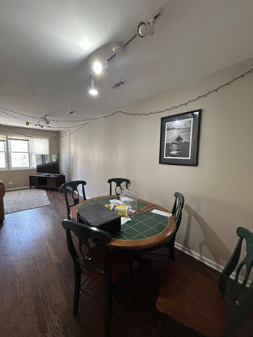 Apartment for rent at 1505 W Huron St #2, Chicago, IL 60642