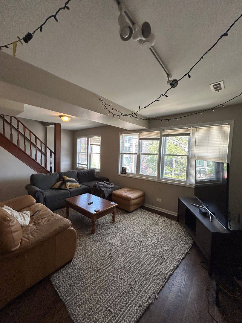 Apartment for rent at 1505 W Huron St #2, Chicago, IL 60642
