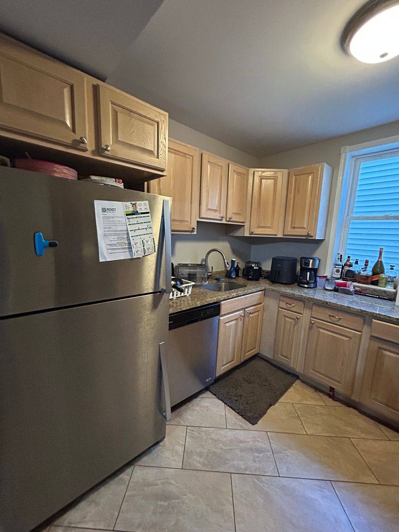 Apartment for rent at 1505 W Huron St #2, Chicago, IL 60642