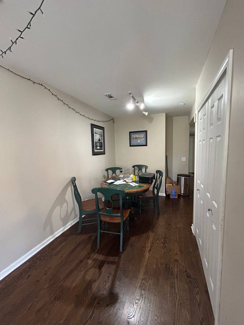 Apartment for rent at 1505 W Huron St #2, Chicago, IL 60642