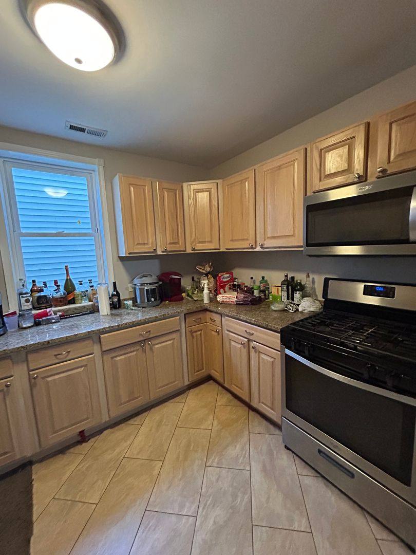 Apartment for rent at 1505 W Huron St #2, Chicago, IL 60642
